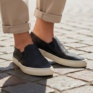 TORY BURCH 8.5 Black Beige Perforated Slip On Sneakers R $195